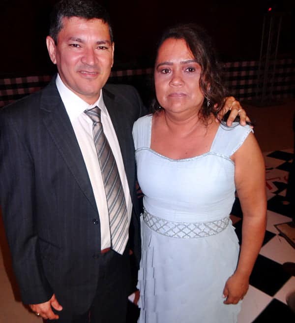 Carlos Afonso Ferraz e a esposa Ray Ferraz orgulhosos com a festa da filha Yasmin dia 10 de junho no Maison Borges.
