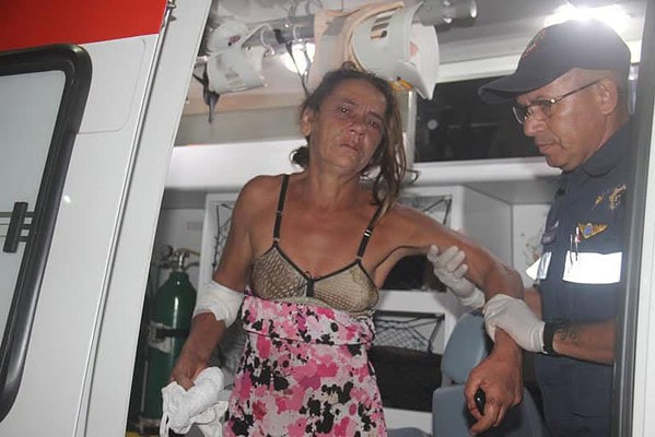 Casal bebe cachaça junto e marido tenta matar mulher