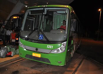 Passageiros se negam a embarcar em ônibus sem banheiro e bagageiro pequeno