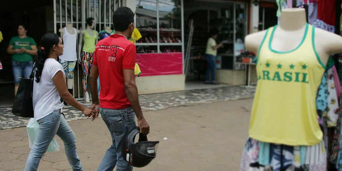 Além de poder assistir a estreia do Brasil na Copa namorados terão opções para celebrar seu amor