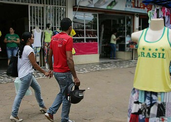 Além de poder assistir a estreia do Brasil na Copa namorados terão opções para celebrar seu amor
