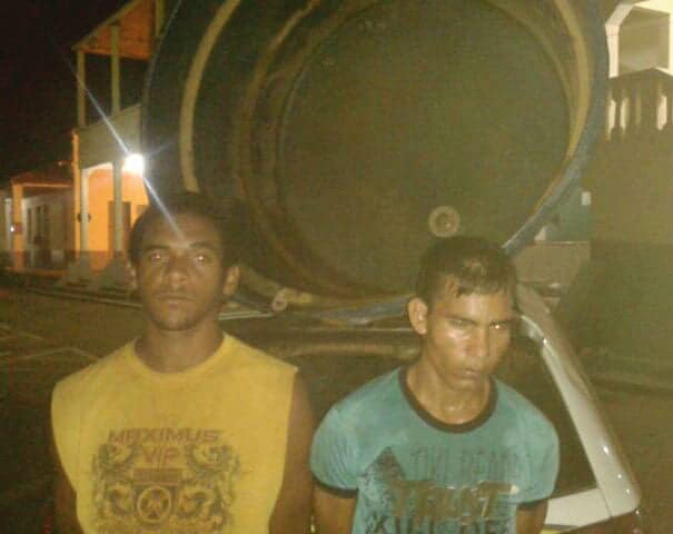 Dupla é presa após furtar caixa d’água em ramal no bairro Belo Jardim II 1 Homens desempregados são acusados de cometer o furto