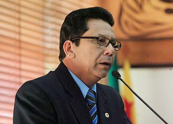 “Tenho a impressão que os idosos neste país são tratados como lixo”, diz Edvaldo Souza