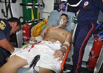 Rapaz é baleado quatro vezes e corre até igreja para escapar da morte