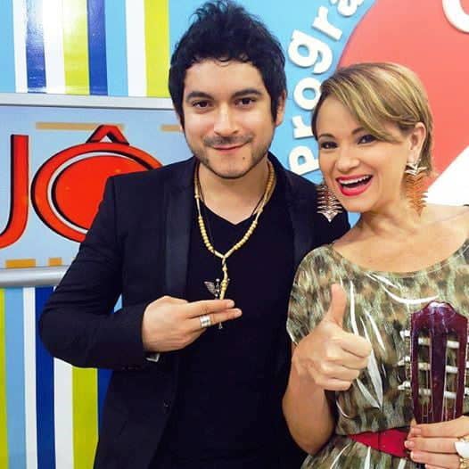 EM RIO BRANCO - Passou pelo Programa da Jô (da TV Rio Branco) o cover oficial do cantor espanhol Alejandro Sanz, Arturo Gonzales. O artista se apresentou em um aniversário na Capital e passou pela revista eletrônica para divulgar seu trabalho. Uma simpatia!