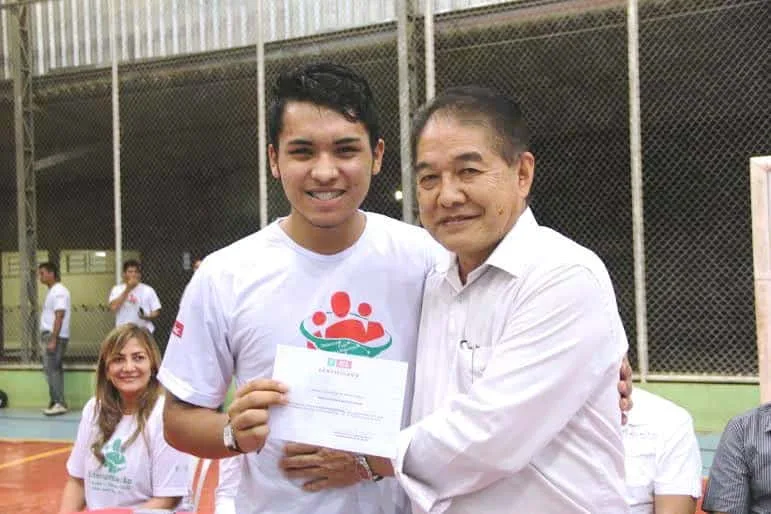 Presidente da Fieac, Carlos Sasai, entregou certificado