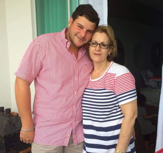 Pecuarista Felipe Pinheiro ganhou almoço surpresa nesta segunda, 23, em comemoração a idade nova. Click do aniversariante com sua mãe, Francisca Veras.