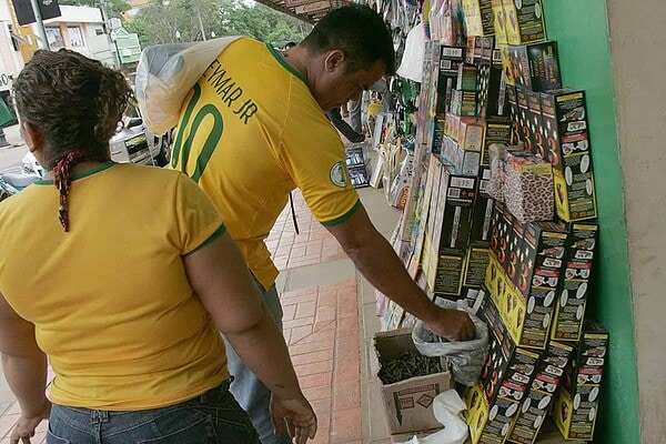 Corpo de Bombeiro orienta sobre utilização de fogos de artifícios