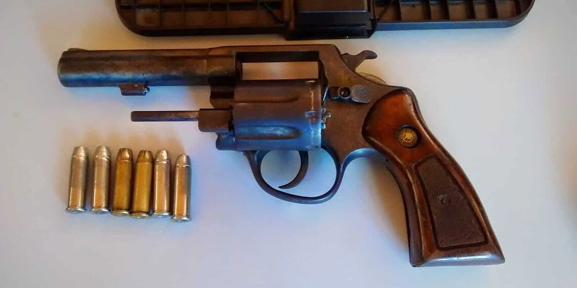 Arma teria sido usada em ameaças a pessoas na estrada