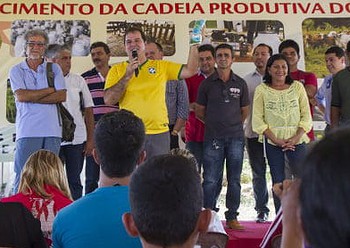 Laticínio terá capacidade de produção de 15 mil litros por dia, afirma governador