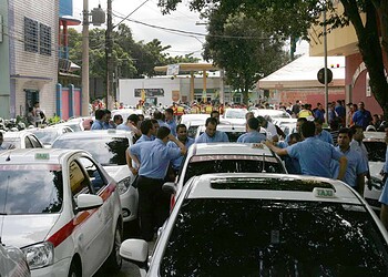 Trânsito caótico no Centro devido a manifestação dos mototaxistas e taxistas