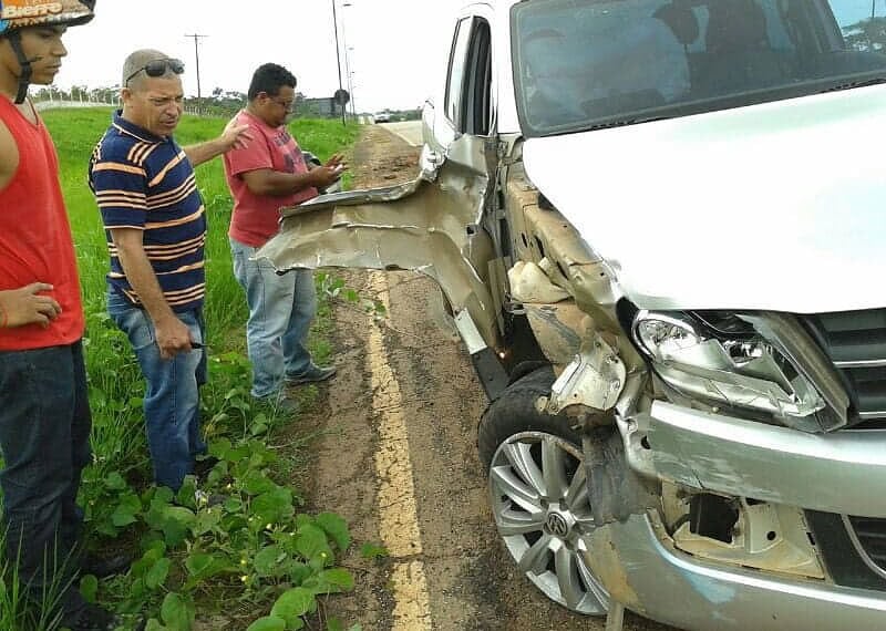 Mulher morre em acidente entre moto e caminhonete ‘desgovernada’