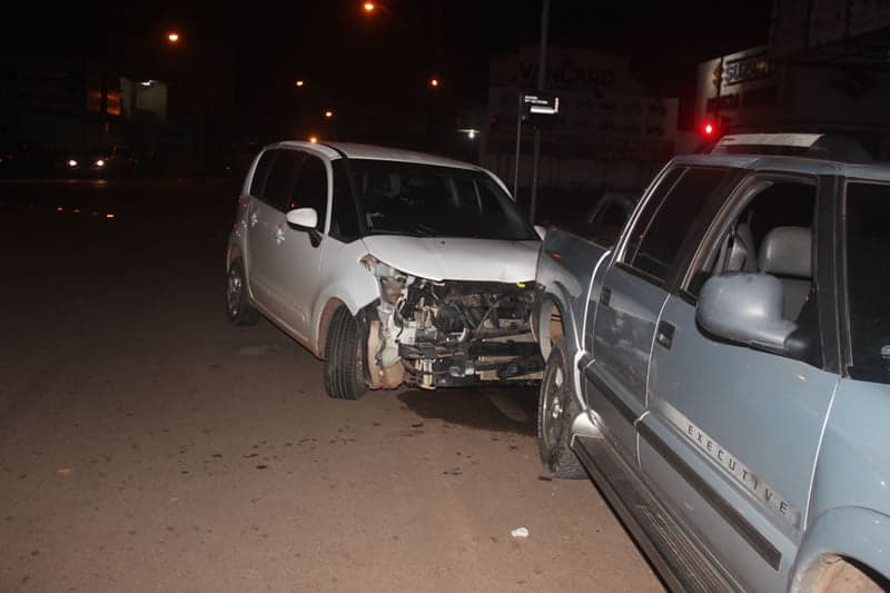 Sargento do Exército bate contra três carros, mas é liberado pela PM