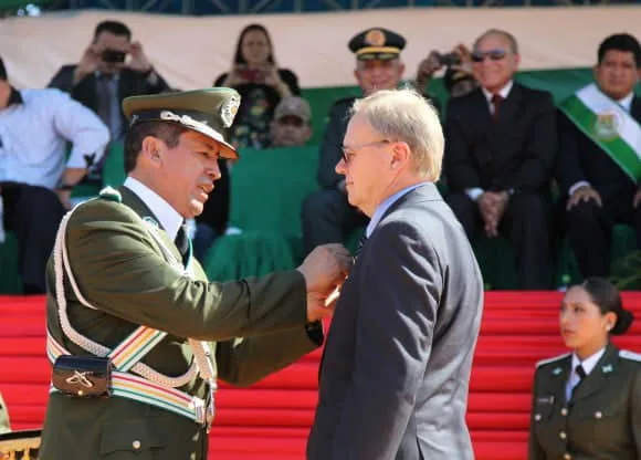 Secretário do Acre Reni Graebner foi condecorado