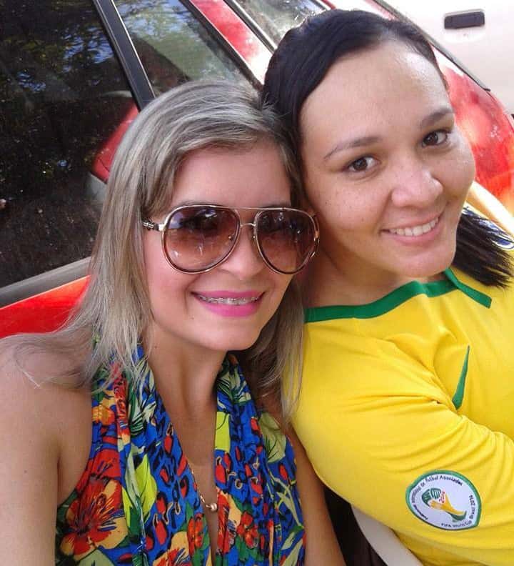 Amigas Tayane e Rayanna buscam diversão nos jogos