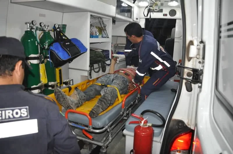 Rapaz esfaqueia estranho e acaba agredido a pauladas no Novo Esperança 1 Rapaz esfaqueia estranho e acaba agredido a pauladas no Novo Esperança