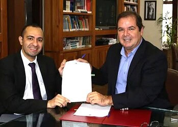 Governador Tião Viana sancionou lei ao lado do desembargador Sérgio Barros