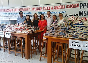 Ufac doa cerca de 500 kg de alimentos