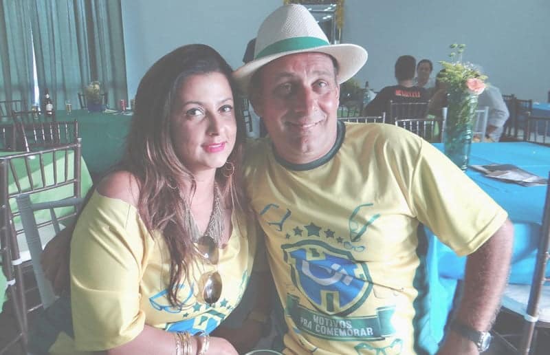 Zayra Ayache e o maridão Auricélio Cunha na badalada Feijoada da Copa promovida pelo colunista social Luiz Theodoro. Ela foi uma das juradas que escolheu a Musa da Copa.