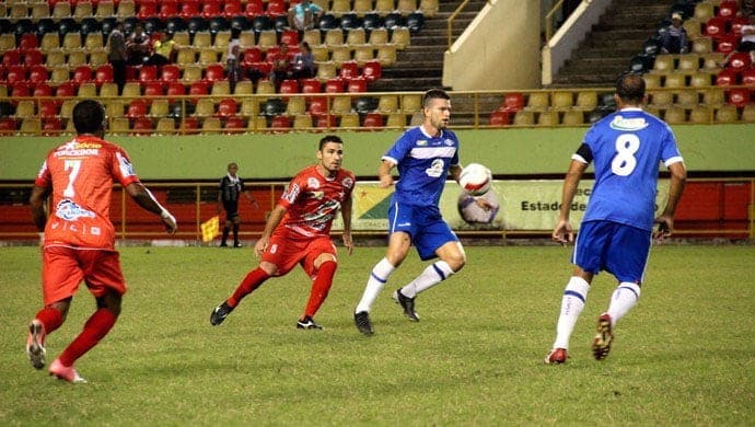 Rio Branco e Atlético começam a disputar o título do estadual 1 Rio Branco tem vantagem no histórico, mas não
vence o time Atlético Acreano há dois anos