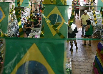 Procura por itens de decoração para Copa do Mundo aumenta na cidade