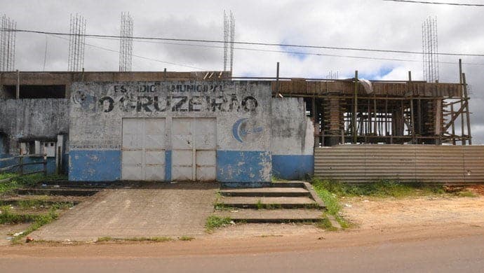 Obra de estádio está parada há 3 meses por erro em projeto 2 Fachada do Estádio Municipal ‘Cruzeirão’