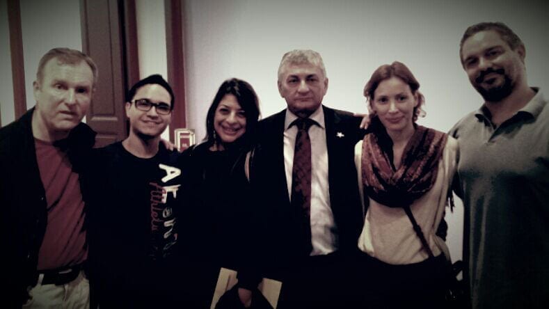 Acompanhando o filho caçula em tratamento de saúde no Rio de Janeiro, a titular da coluna Jackie Pinheiro foi levada pelos amigos Francine Mello, Daniel e Marcus Albuquerque ao vernissage da exposição do colecionador Chagas Freitas. À esquerda, o artista plástico alemão Thomas Lohmann, que veio especialmente da Alemanha para prestigiar o evento. A foto é de Vicente de Mello.