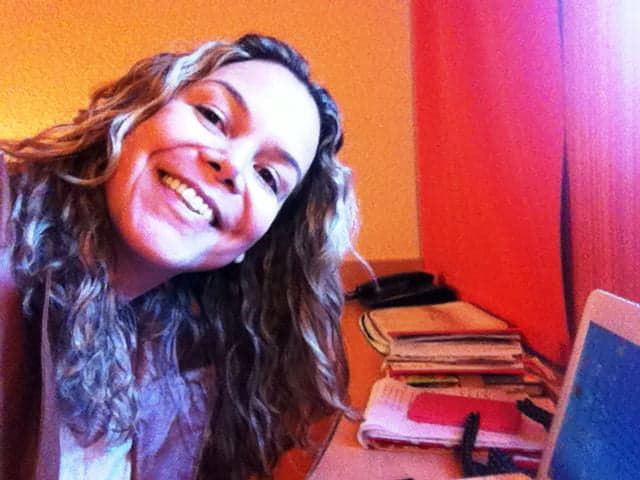 EM PORTUGAL - Super empolgada, a ex-vereadora Aryanne Cadaxo posta nas redes sociais momentos de sua nova rotina em Portugal, onde vive atualmente. Como ama decoração, ela caprichou na sala para receber os novos amigos que já fez por lá. Sorte e sucesso!