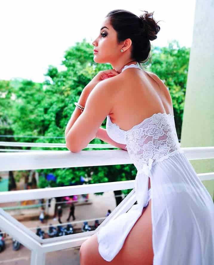 INAUGURAÇÃO – Empresária Jamiele Lima prepara para os próximos dias a inauguração da primeira filial da Sempre Atraente no Centro de Rio Branco. A loja se especia-lizou em lingerie, camisolas e biquínis - coleções lindas, sensuais e confortáveis, para todos os gostos e bolsos. Sucesso para toda equipe!  