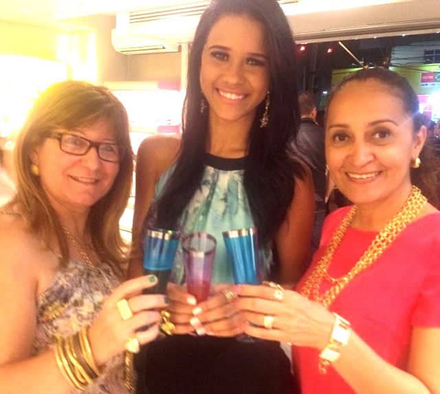 NO CLUBE – Empresária Sylvane Gadelha, Miss Acre 2014 Iasmyne Sampaio e promoter Meyre Manaus na inauguração do Clube Melissa que aconteceu no último final de semana.