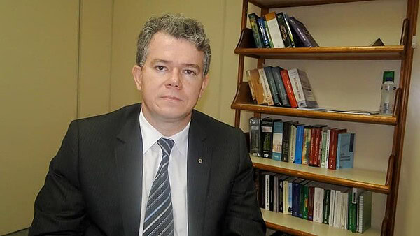 Justiça do Acre garante a menor direito de ter dois pais na certidão