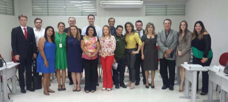 Metas cumpridas 2 Media Trainning - Um sucesso o curso de Media Trainnig promovido pelo Ministério Público Estadual e ministrado pelo repórter especial da Rede Record Edu Ribeiro. O curso foi destinado à capacitação de procuradores e promotores de Justiça que atuam como porta-vozes da instituição junto aos veículos de comunicação que operam no Estado. O treinamento visa ao relacionamento adequado dos membros do MPAC com a imprensa, auxiliando-os a interagir de maneira segura com os jornalistas. Em agosto, Edu Ribeiro retorna para a segunda etapa do curso, que será só sobre gerenciamento de crise.