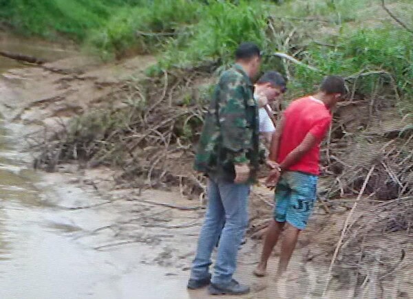 Polícia prende ladrões 4h após assalto e rapto de criança no bairro Sibéria, em Xapuri