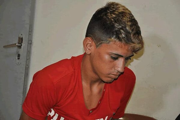 Polícia prende homem acusado de assalto e apreende menor de 16 anos