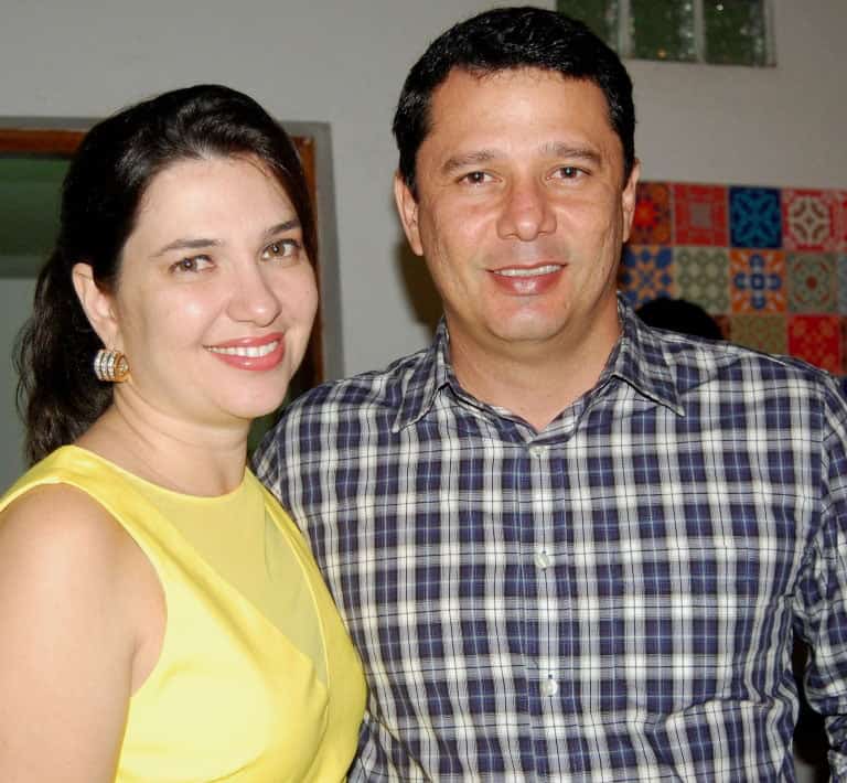 MISS ACRE 2014 4 Minha grande amiga Mariane Barbosa é a aniversariante de hoje e as comemorações acontecerão em família. Na foto, Mariane com o esposo Siberman Holanda.