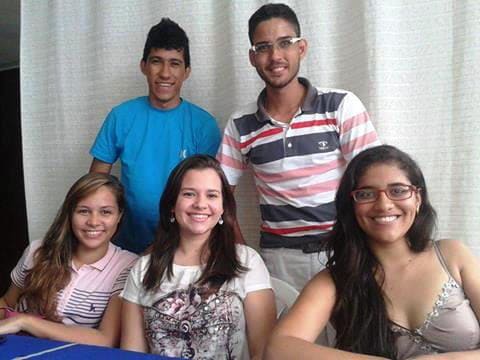 Izaias Gomes, o grande aniversariante de hoje, com seus amigos Matheus Teodoro, Wanessa Vilela, Brenda Lira e Evelly Felisberto. Parabéns!