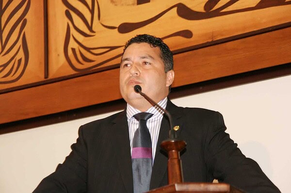 Eber Machado nega que esteja deixando base do governo