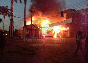 Comércios e casa incendeiam no centro de Cobija na Bolívia