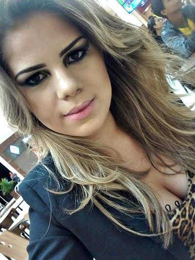 A bonita Rayriane Dias foi surpreendida pelos colegas do Svim Instituto de Beleza com festa verde e amarela para comemorar a idade nova ocorrida dia 8. 