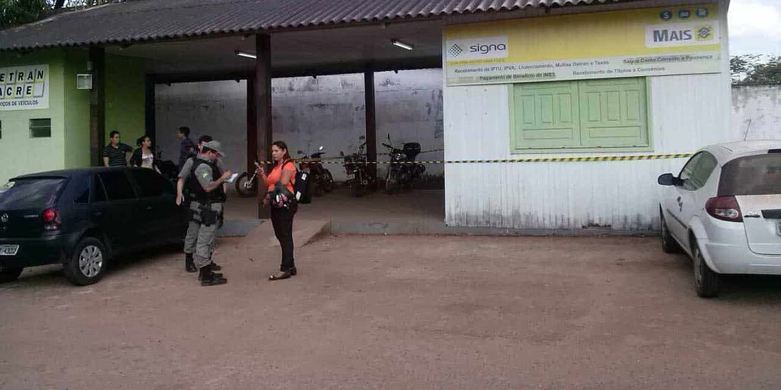 Banco fica localizado dentro do pátio do Detran/AC