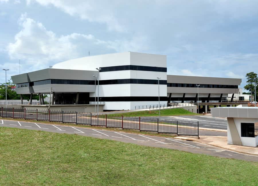 Leis valorizam profissionalmente a categoria do  magistrado e dos servidores do Poder Judiciário