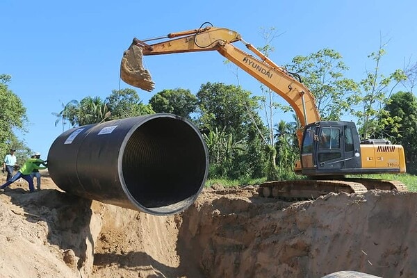 Prefeitura e Governo iniciam instalação de tubulação especial para resolver drenagem na Baixada da Sobral