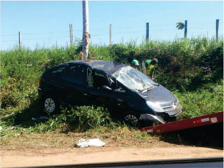 Além da condutora, havia mais duas crianças no carro