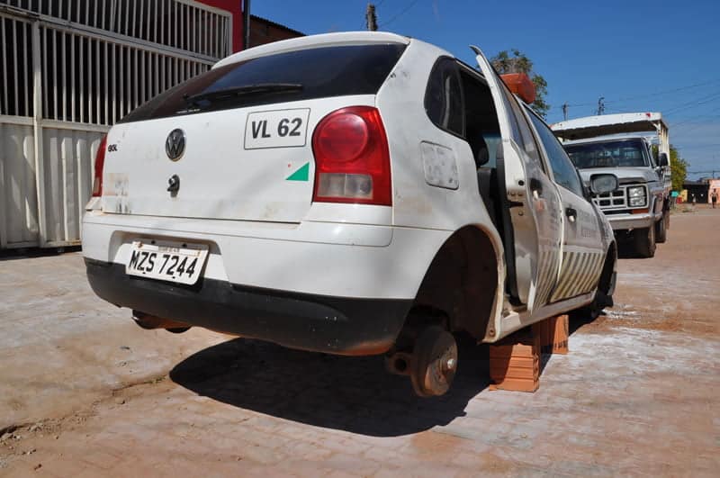 Carro do DERACRE é depenado 1