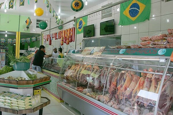Copa do Mundo aquece comércio de bebida e carne para churrasco