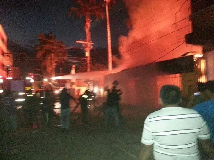 Comércios e casa incendeiam em Cobija na Bolívia 1