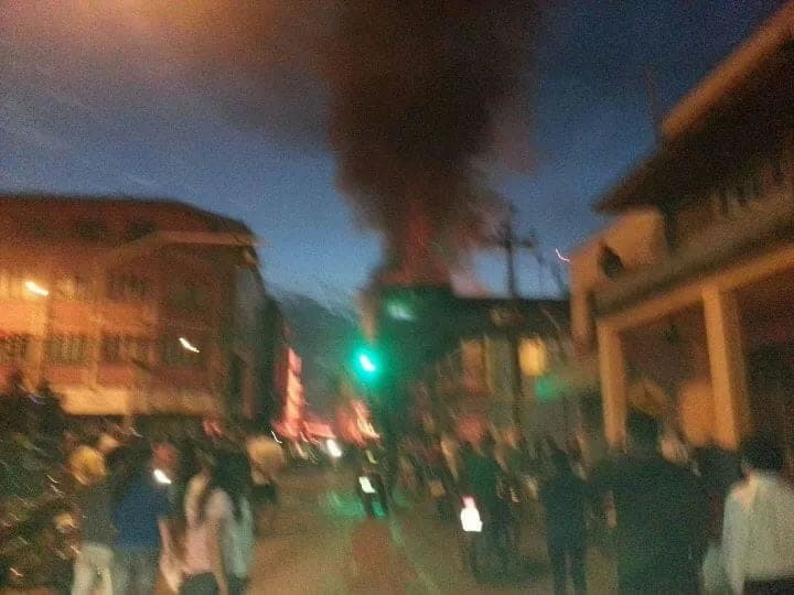 Comércios e casa incendeiam em Cobija na Bolívia 2