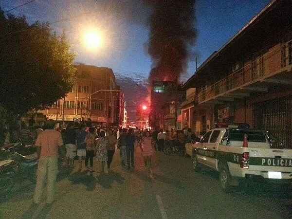 Comércios e casas incendeiam em Cobija, na Bolívia