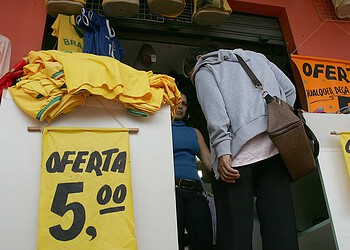 Camisetas estão custando muito mais barato agora