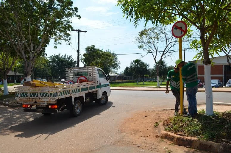 Detran sinaliza mudança de sentido em via principal da Ufac